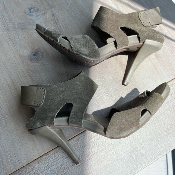 Olive Green Pedro Garcia Slingback Heel - Picture 5 of 12